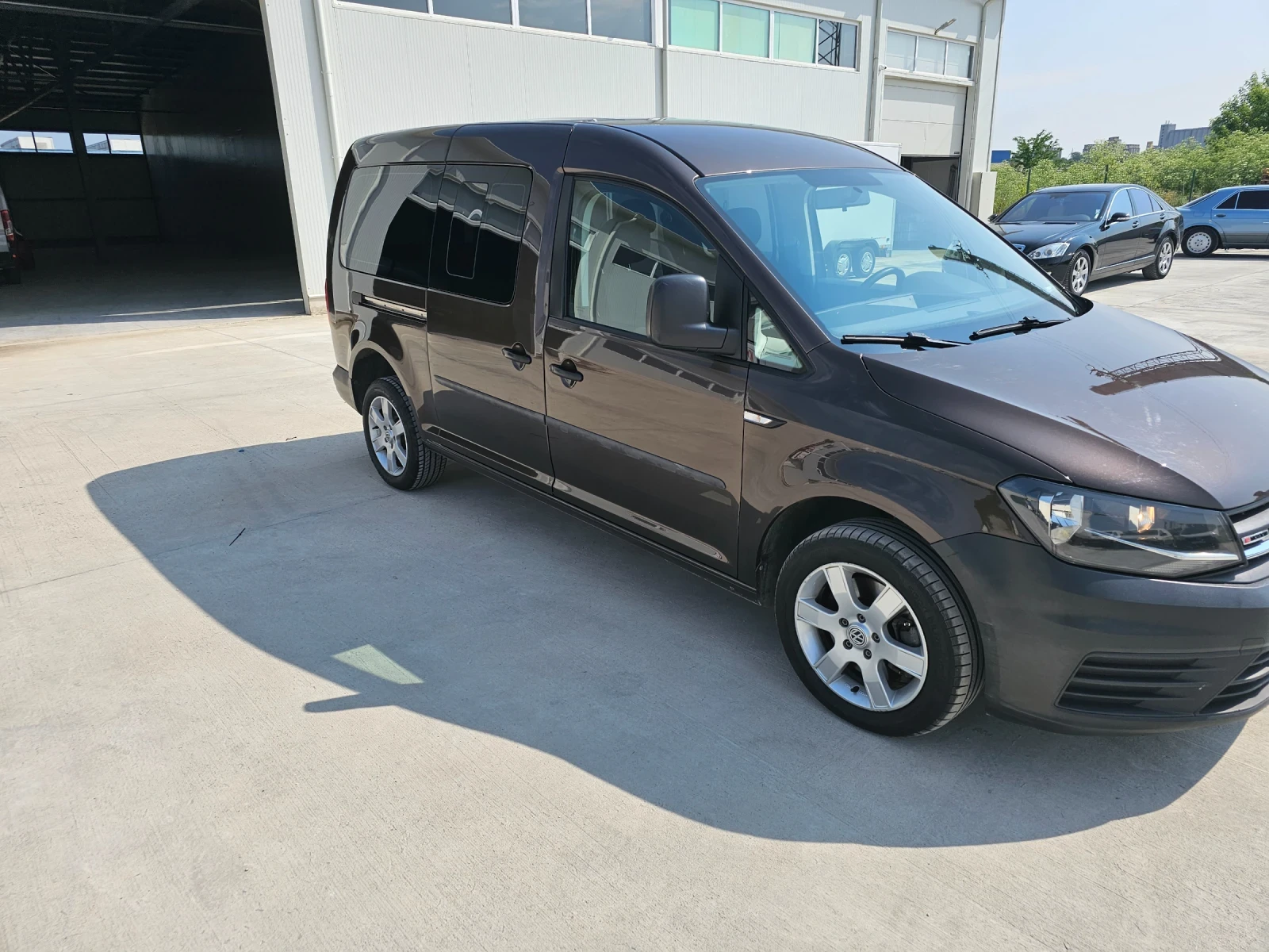 VW Caddy  2.0tdi 4x4 дълга база - изображение 2