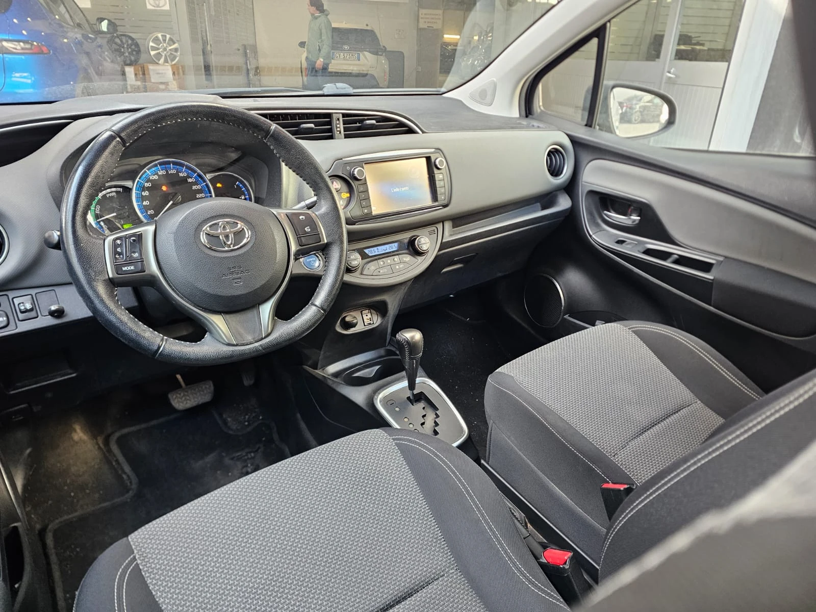 Toyota Yaris 1.5 HYBRID ACTIVE | Mobile.bg � ����������� 4