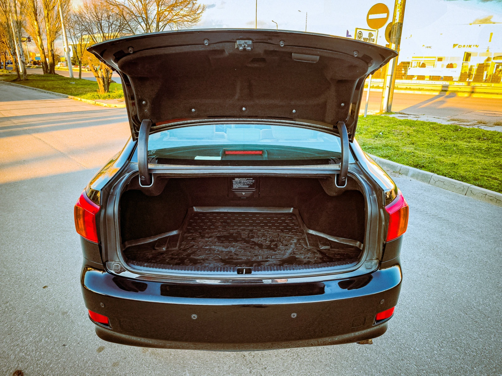 Lexus IS 220d | Mobile.bg � ����������� 8