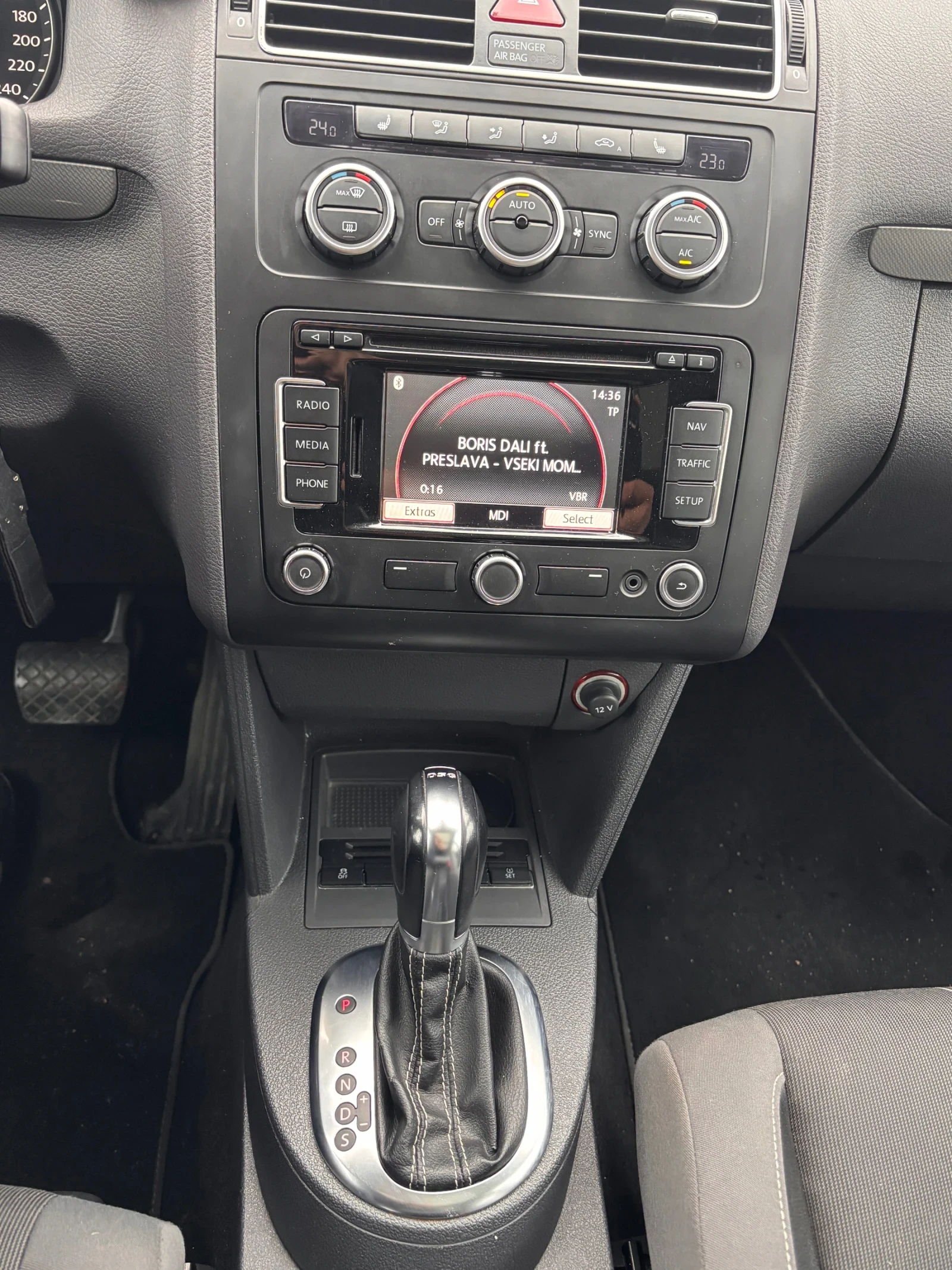 VW Touran 2.0DSG Match, снимка 12 - Автомобили и джипове - 53935436