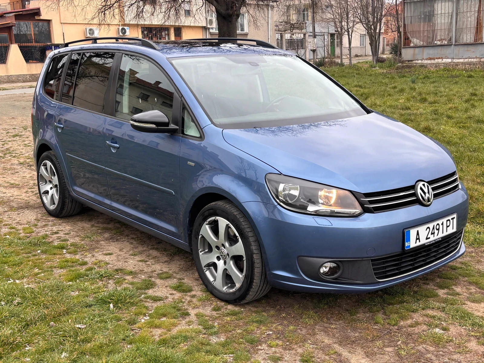 VW Touran 2.0DSG Match, снимка 2 - Автомобили и джипове - 53935436