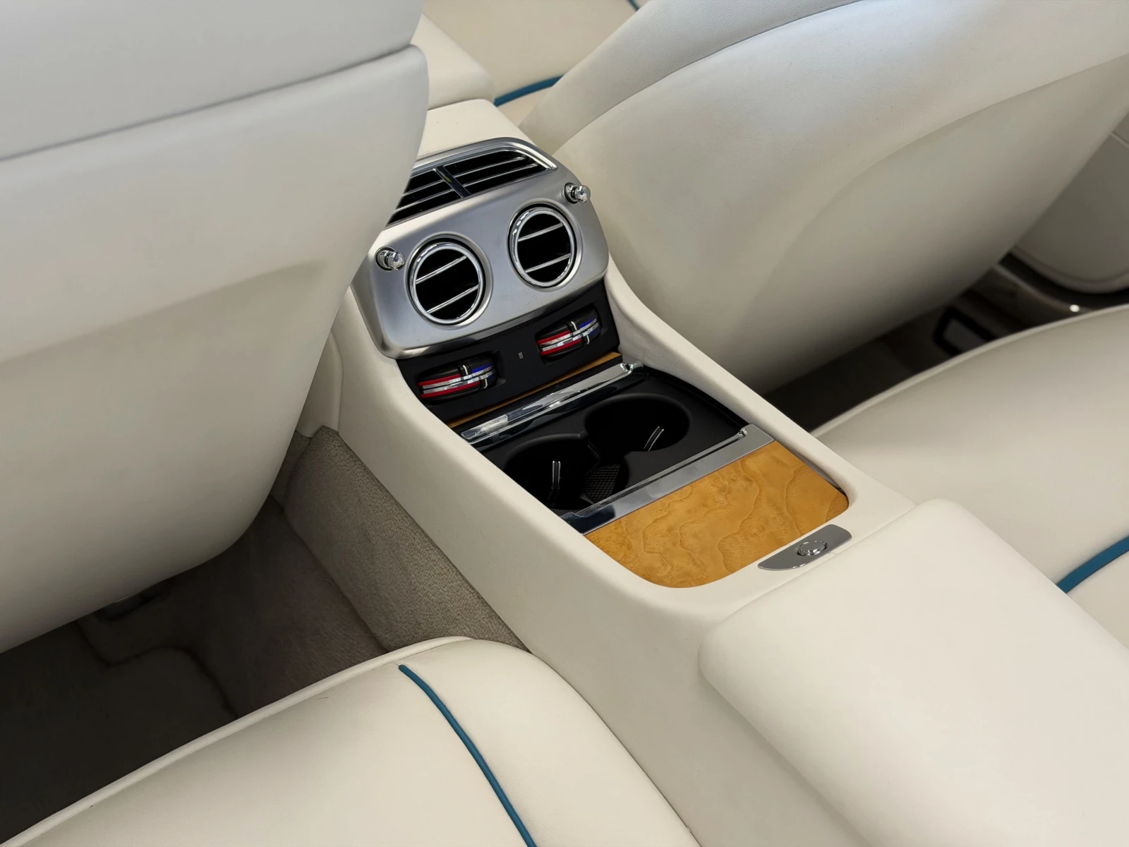 Rolls-Royce Dawn, снимка 16 - Автомобили и джипове - 54340592
