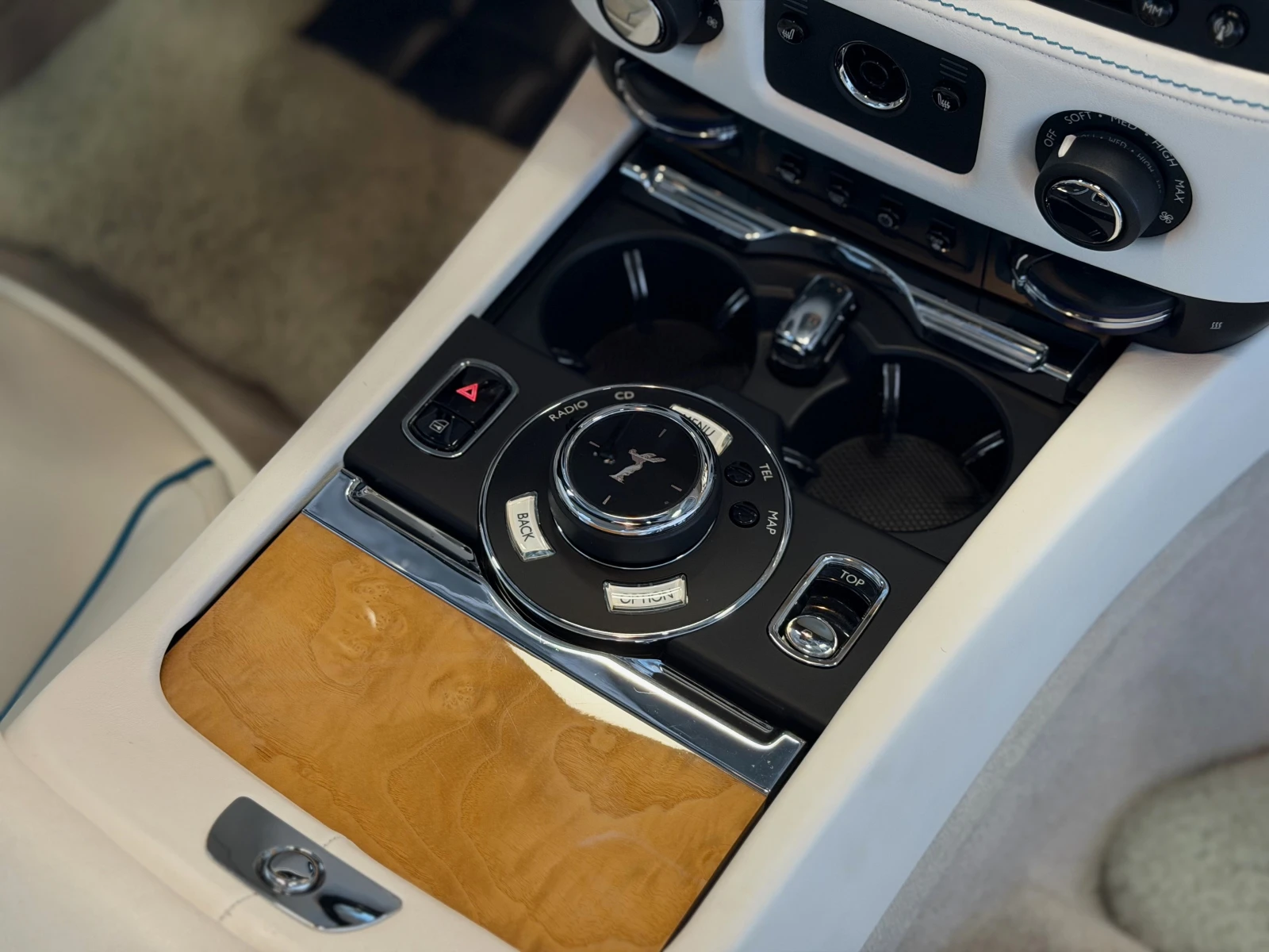 Rolls-Royce Dawn, снимка 14 - Автомобили и джипове - 54340592