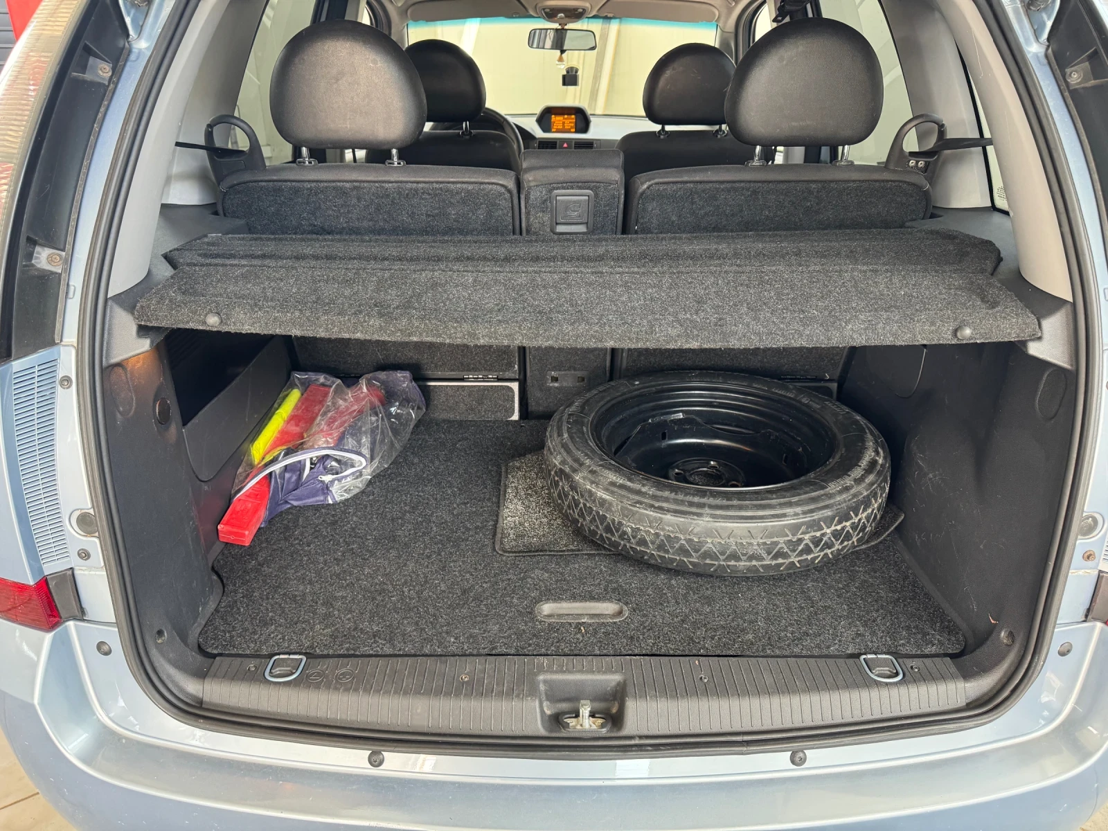 Opel Meriva 1.6i Газово Автомат, снимка 11 - Автомобили и джипове - 54668196