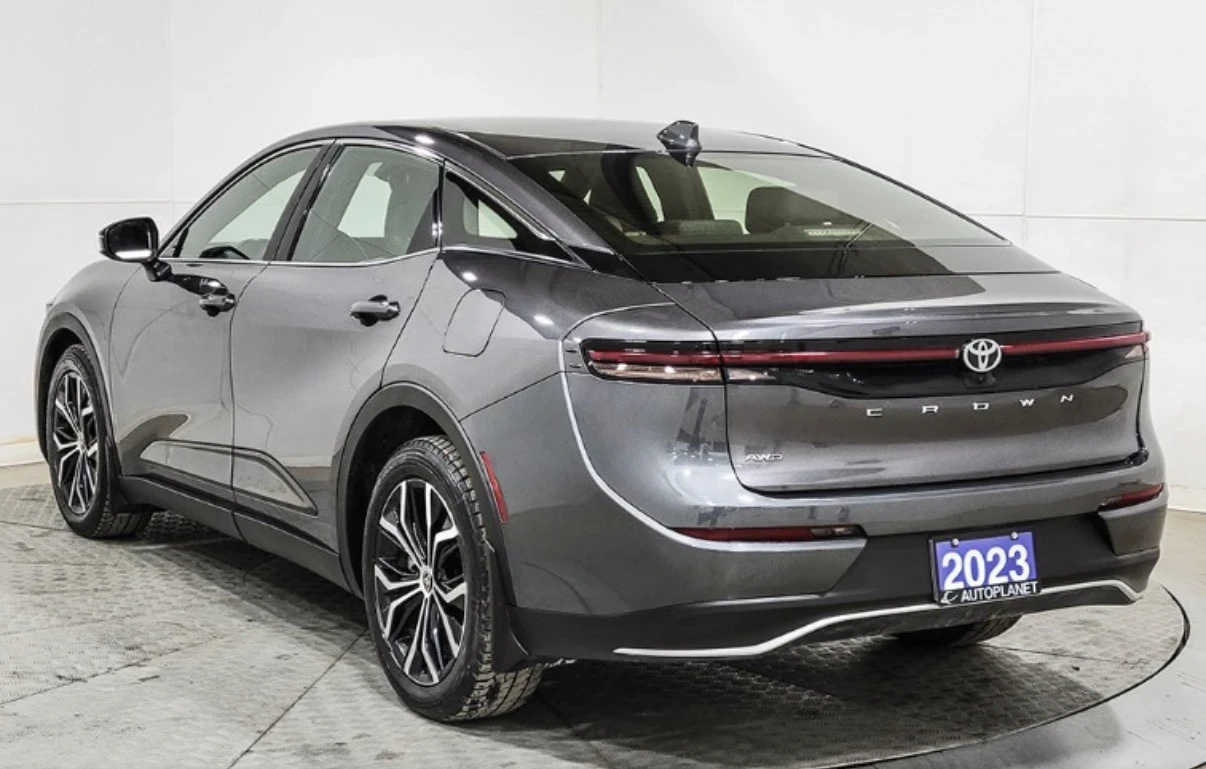 Toyota Crown HYBRID * AWD * CARPLAY * ПОДГРЕВ * КАМЕРА * , снимка 3 - Автомобили и джипове - 54683437