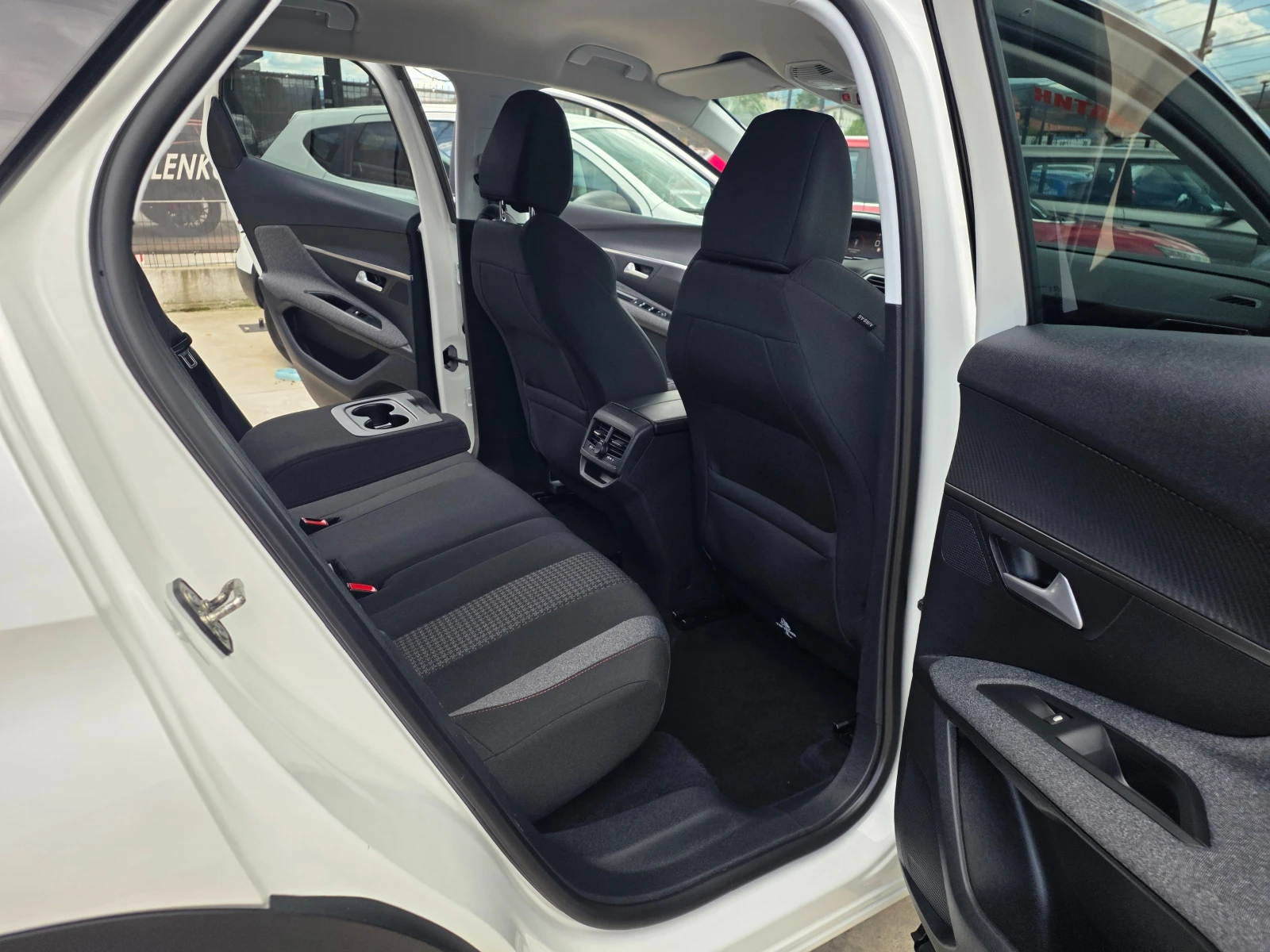 Peugeot 3008 1.2I-131к.с EURO 6b-НАВИГАЦИЯ-ШВЕЙЦАРИЯ, снимка 14 - Автомобили и джипове - 55166485