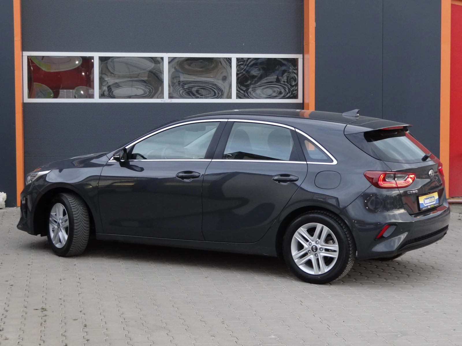 Kia Ceed 1.6crdi-116k.c. /Navi/Camera/Led/Euro-6/, снимка 3 - Автомобили и джипове - 55315074