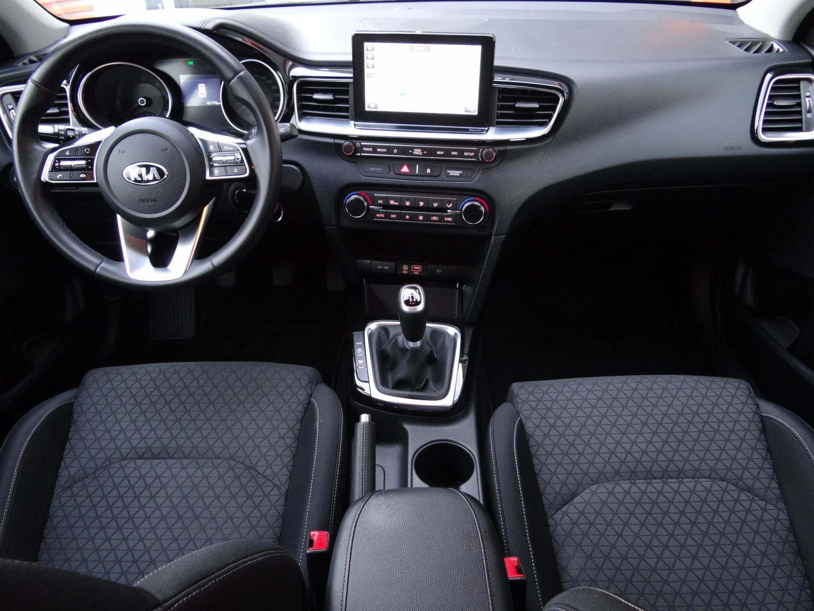 Kia Ceed 1.6crdi-116k.c. /Navi/Camera/Led/Euro-6/, снимка 9 - Автомобили и джипове - 55315074