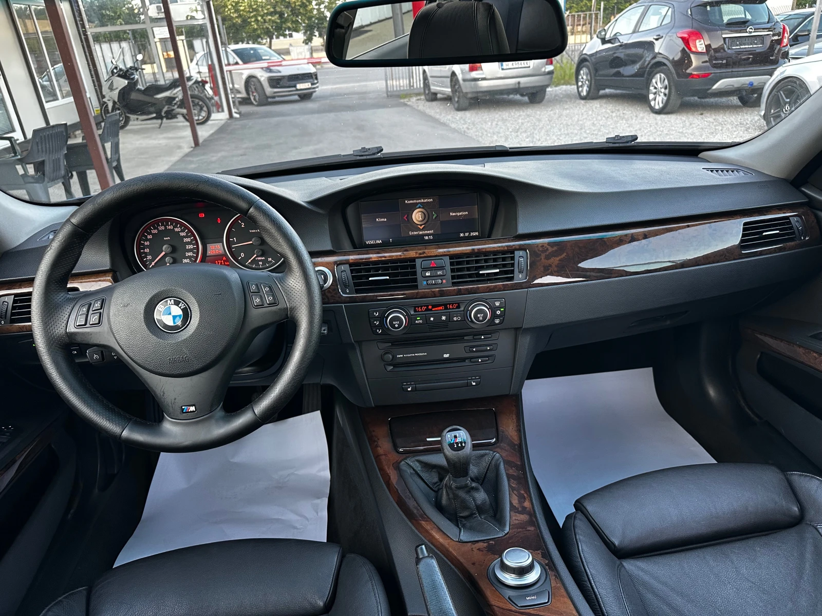 BMW 330 d M-pack Ръчка, снимка 9 - Автомобили и джипове - 55482659