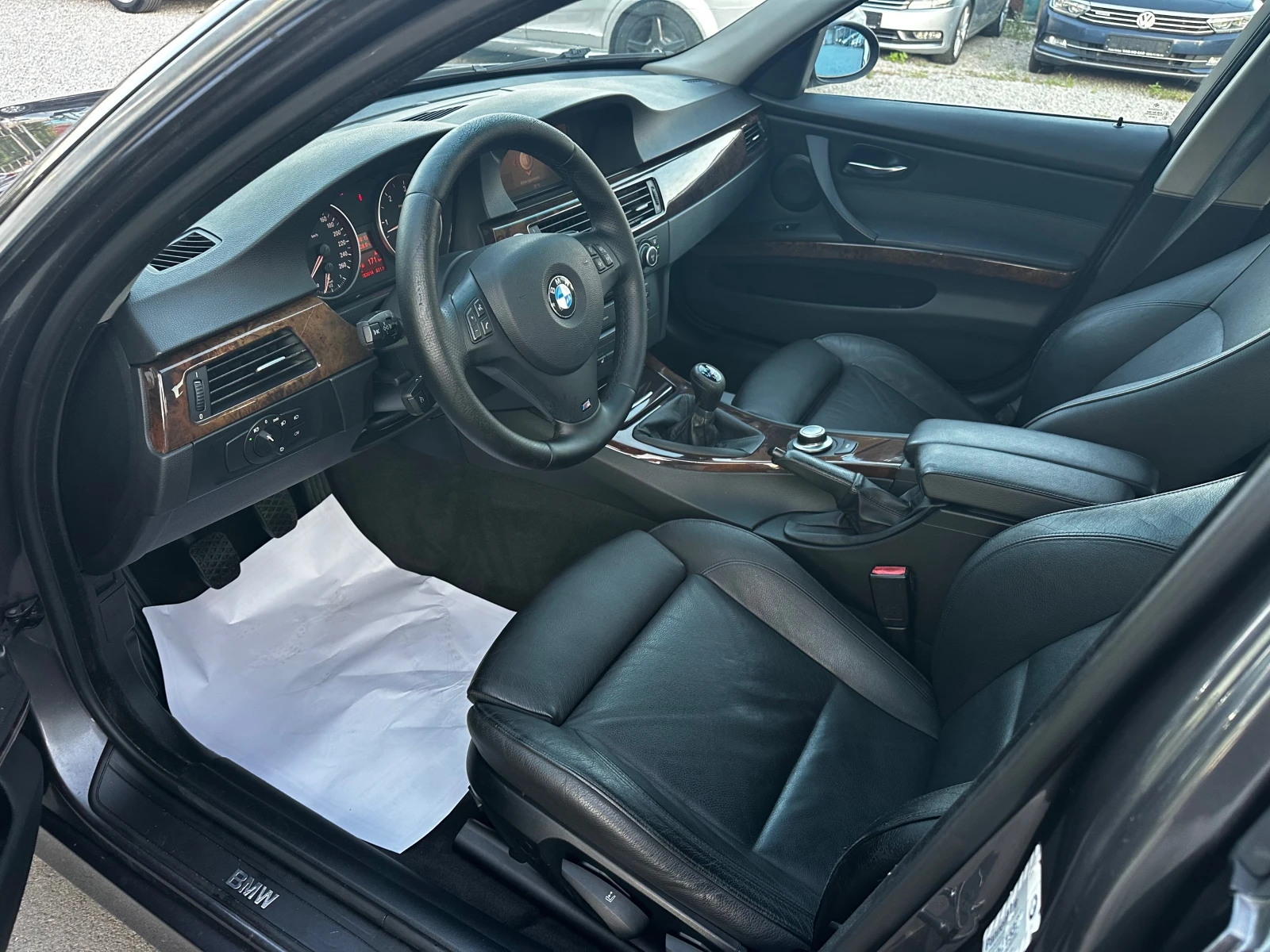BMW 330 d M-pack Ръчка, снимка 6 - Автомобили и джипове - 55482659