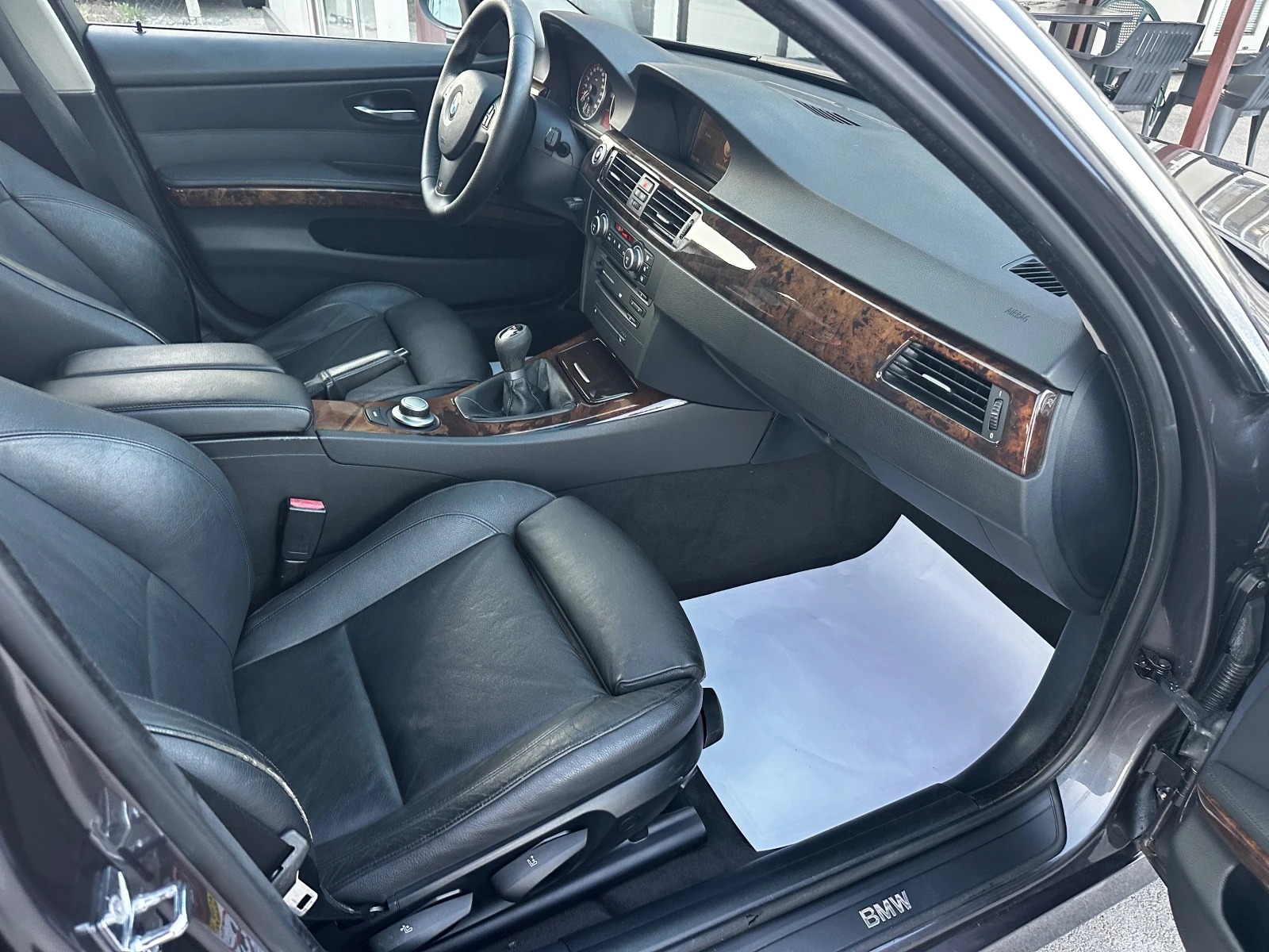 BMW 330 d M-pack Ръчка, снимка 7 - Автомобили и джипове - 55482659