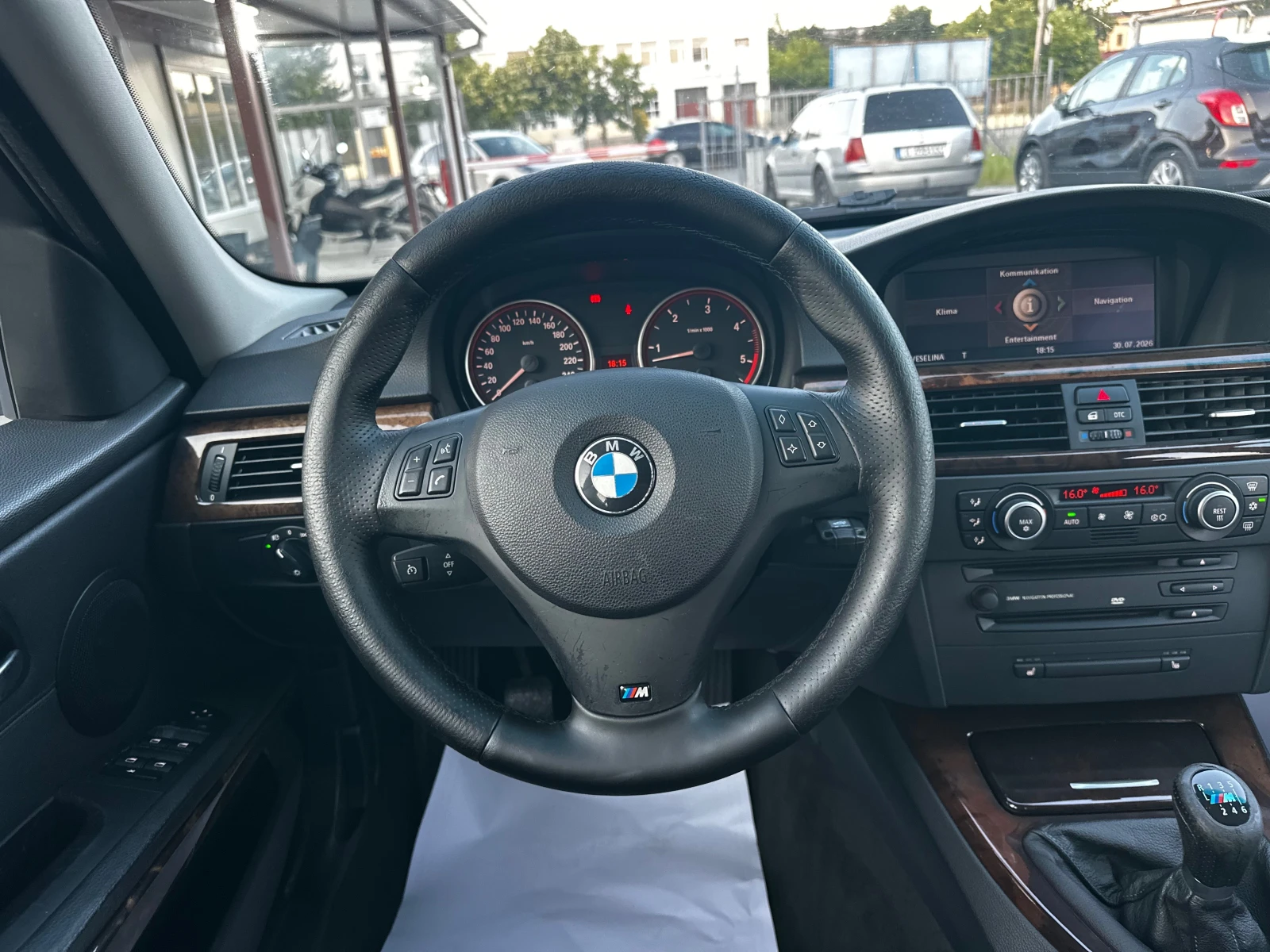 BMW 330 d M-pack Ръчка, снимка 10 - Автомобили и джипове - 55482659