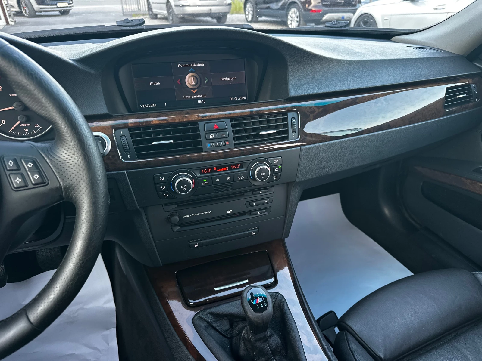 BMW 330 d M-pack Ръчка, снимка 12 - Автомобили и джипове - 55482659