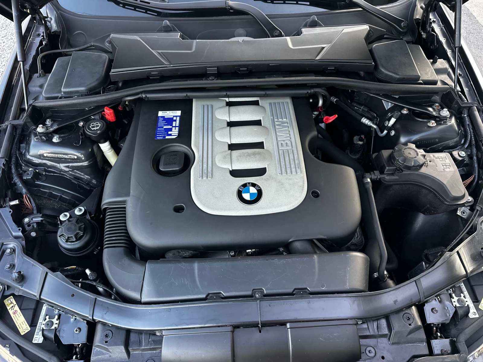 BMW 330 d M-pack Ръчка, снимка 15 - Автомобили и джипове - 55482659