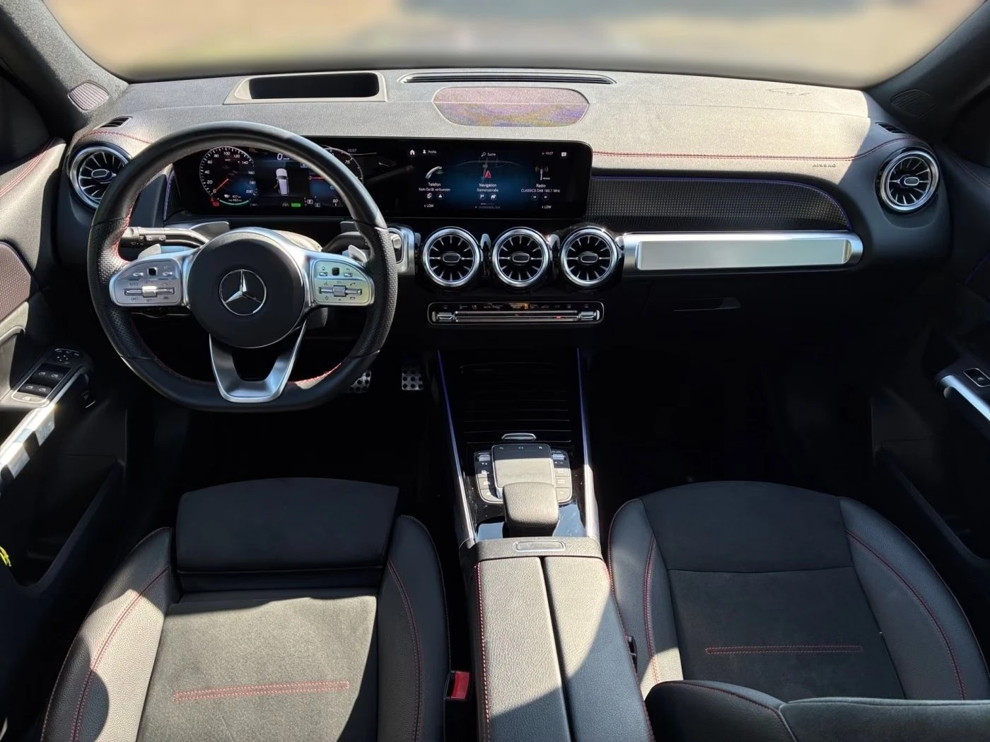 Mercedes-Benz EQB 250 / AMG / NIGHT / HUD / PANO / DISTRONIC / LED, снимка 8 - Автомобили и джипове - 55733624