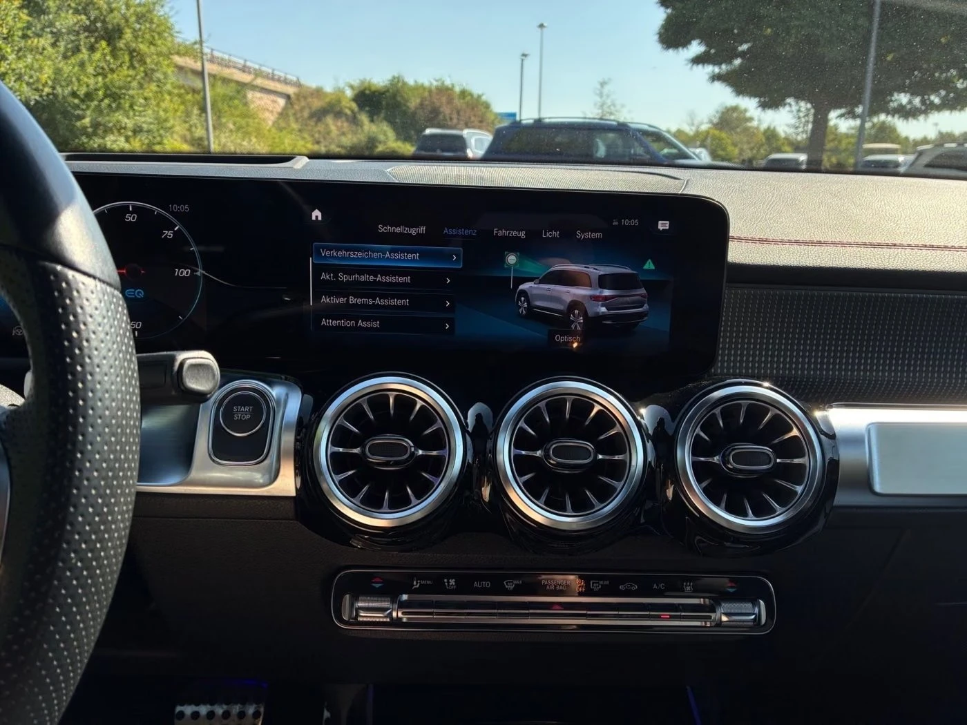 Mercedes-Benz EQB 250 / AMG / NIGHT / HUD / PANO / DISTRONIC / LED, снимка 12 - Автомобили и джипове - 55733624