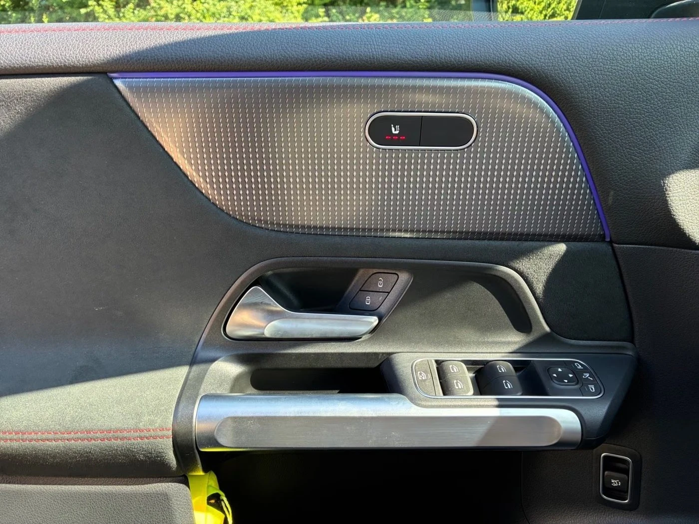 Mercedes-Benz EQB 250 / AMG / NIGHT / HUD / PANO / DISTRONIC / LED, снимка 6 - Автомобили и джипове - 55733624