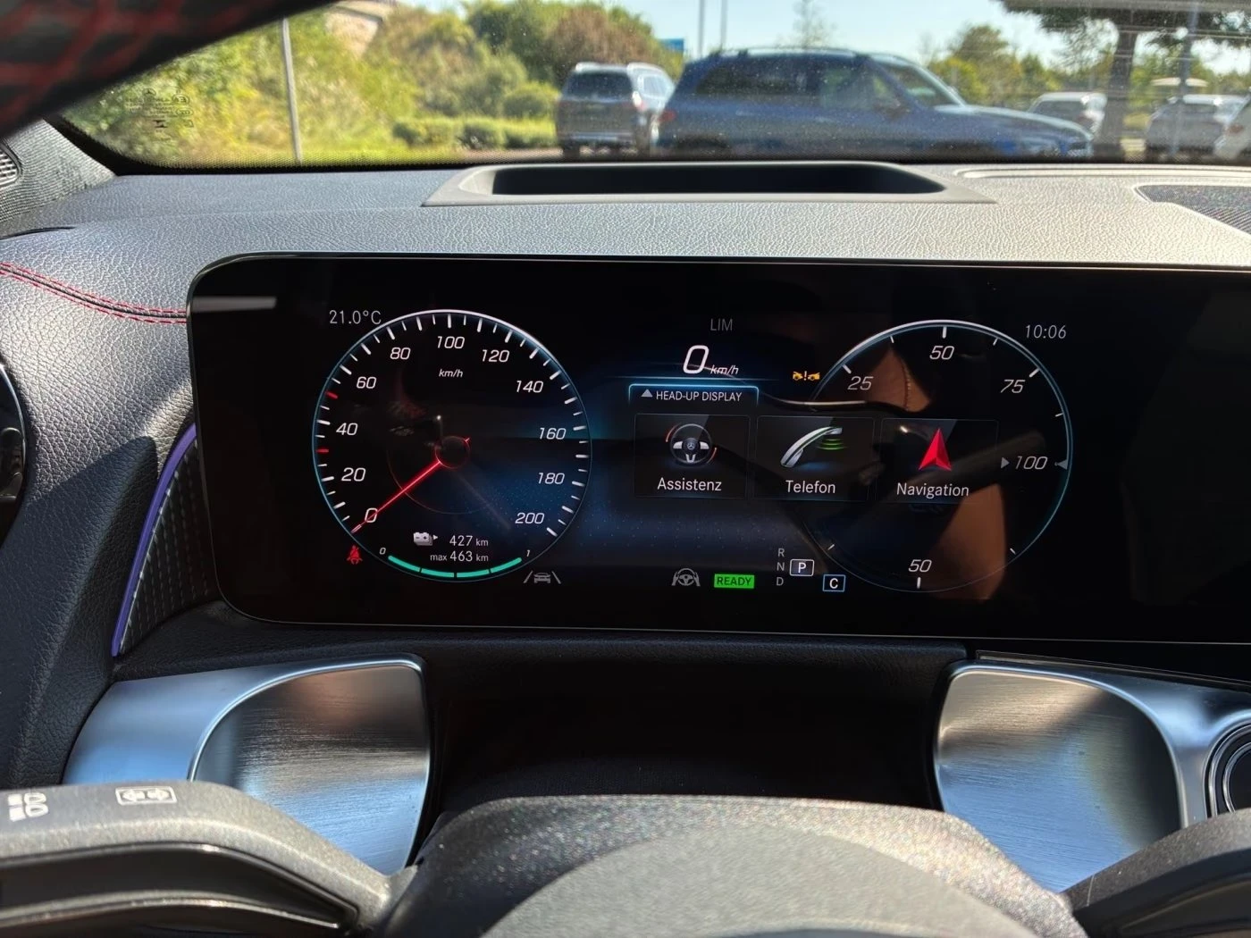 Mercedes-Benz EQB 250 / AMG / NIGHT / HUD / PANO / DISTRONIC / LED, снимка 10 - Автомобили и джипове - 55733624