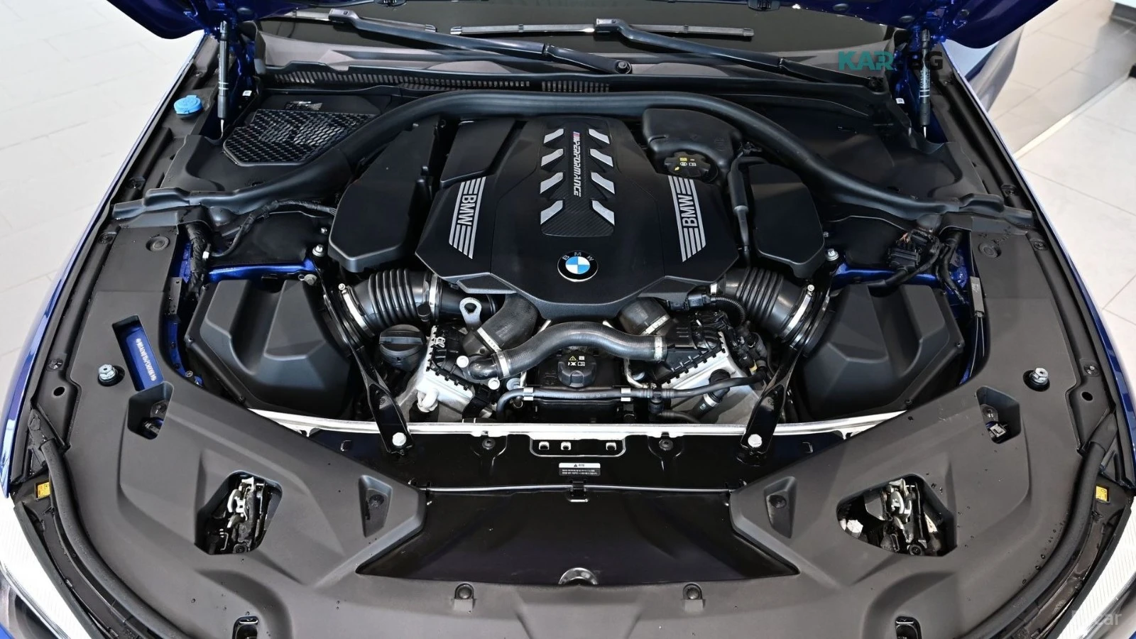 BMW M8 M* SPORT* XDRIVE* LASER LIGHTS ОБДУХВАНЕ* ДИСТРОН, снимка 6 - Автомобили и джипове - 55982967