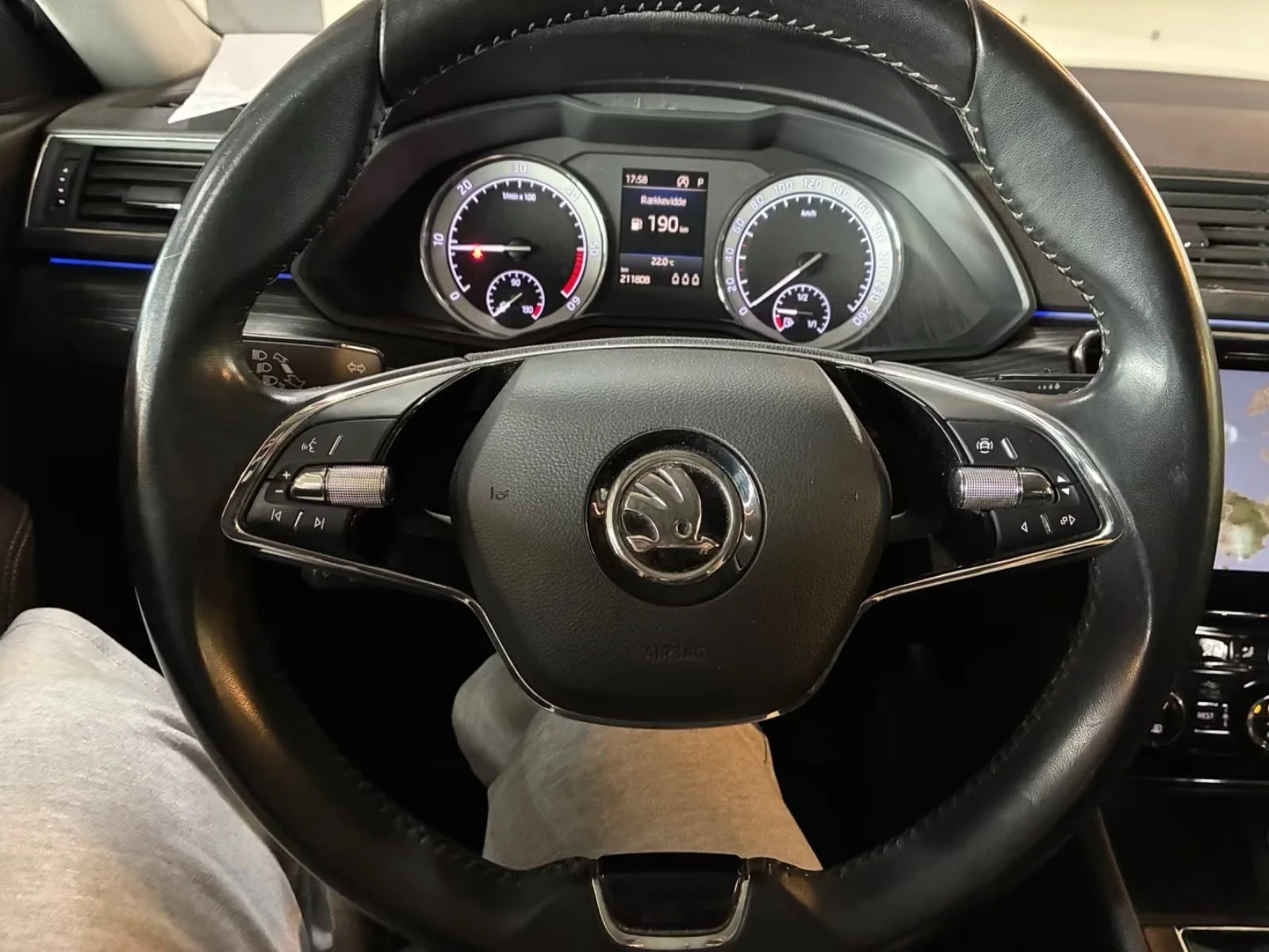 Skoda Superb 2.0 TDI 150 | Combi | DSG7 | MY2021, снимка 14 - Автомобили и джипове - 56149896