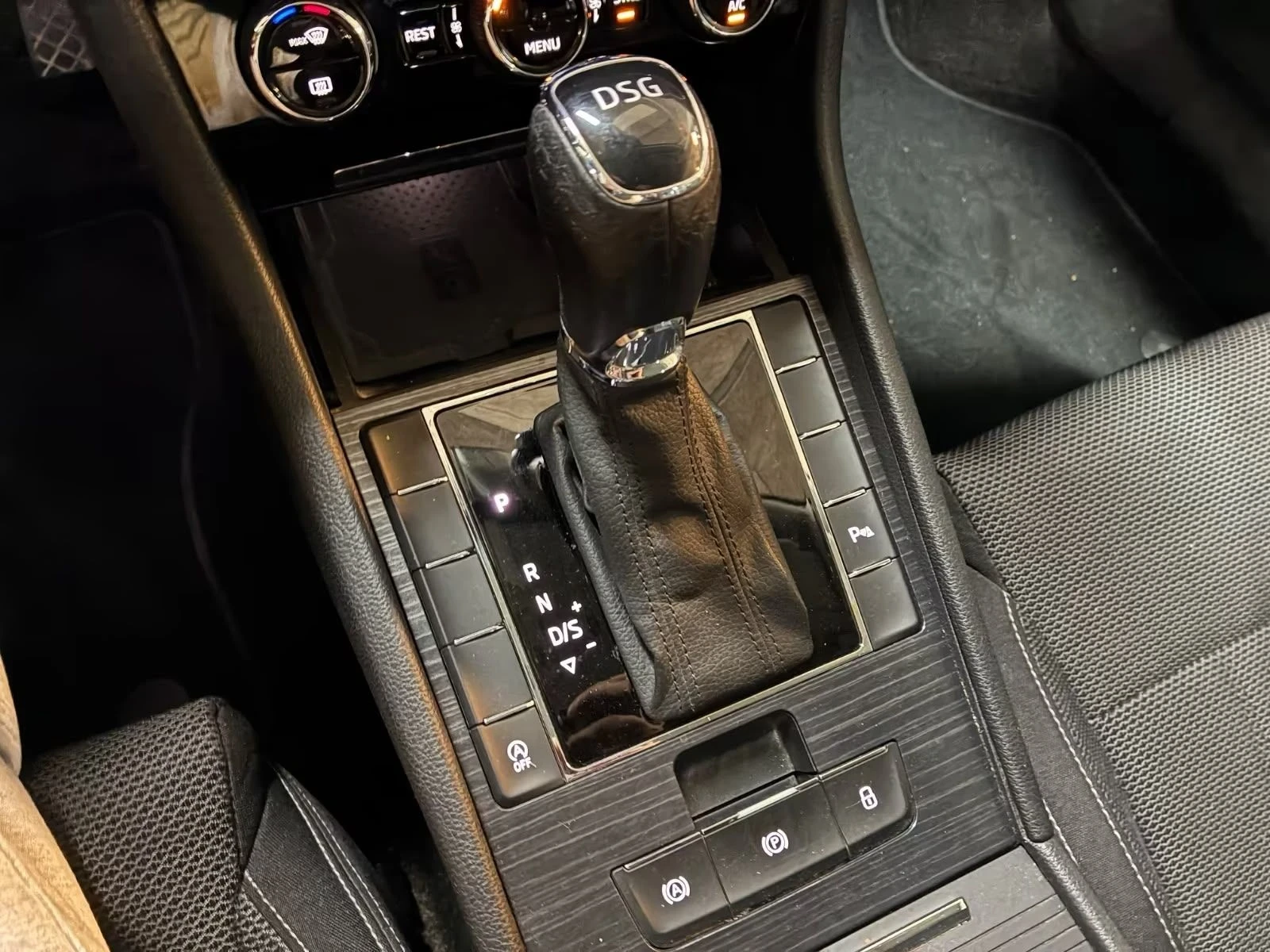 Skoda Superb 2.0 TDI 150 | Combi | DSG7 | MY2021, снимка 11 - Автомобили и джипове - 56149896