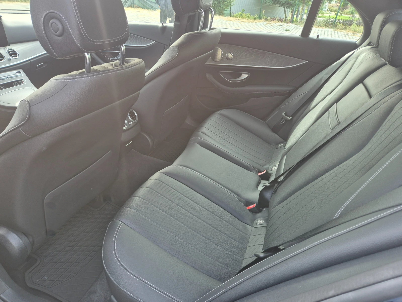 Mercedes-Benz E 350 E 350 4matic, снимка 16 - Автомобили и джипове - 56646945