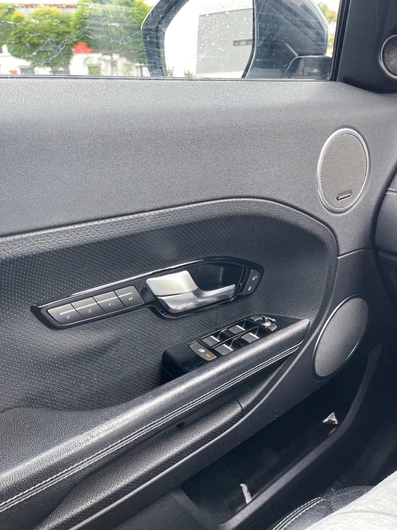 Land Rover Range Rover Evoque, снимка 12 - Автомобили и джипове - 51954379