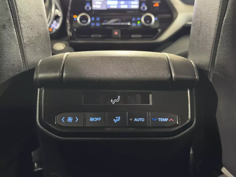 Toyota Highlander 3.5 V6 / XLE / 7 Seats / Carplay, снимка 13 - Автомобили и джипове - 52749534