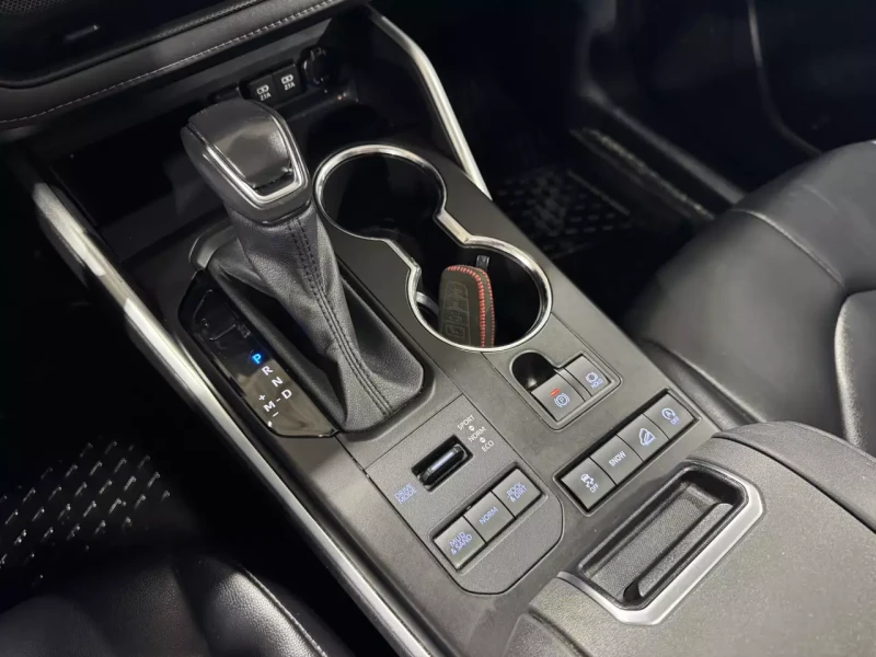 Toyota Highlander 3.5 V6 / XLE / 7 Seats / Carplay, снимка 11 - Автомобили и джипове - 52749534