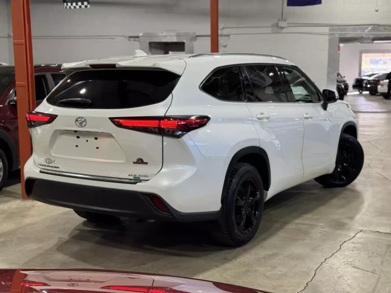 Toyota Highlander 3.5 V6 / XLE / 7 Seats / Carplay, снимка 2 - Автомобили и джипове - 52749534