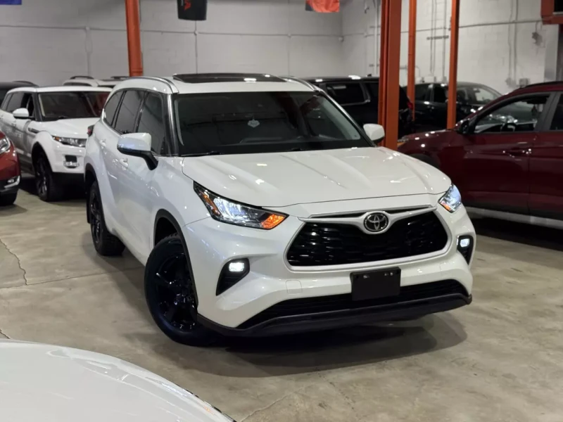 Toyota Highlander 3.5 V6 / XLE / 7 Seats / Carplay, снимка 3 - Автомобили и джипове - 52749534