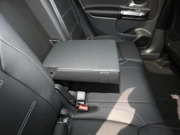 Mercedes-Benz GLB 35 AMG 4Matic = Premium = Гаранция, снимка 11 - Автомобили и джипове - 53074956