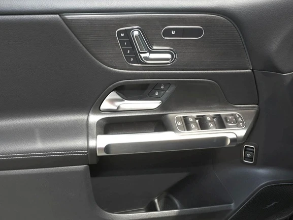 Mercedes-Benz GLB 35 AMG 4Matic = Premium = Гаранция, снимка 4 - Автомобили и джипове - 53074956