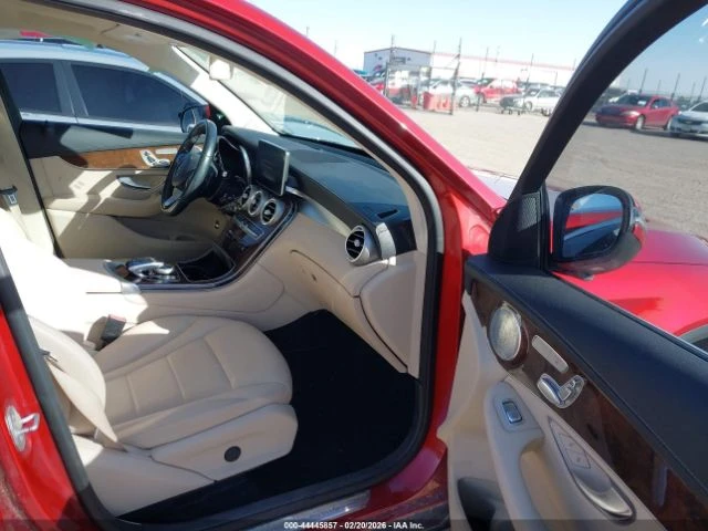 Mercedes-Benz GLC 300 4MATIC* AMG-PACK* BURMESTER* PANORAMA* ПОДГРЕВ* , снимка 11 - Автомобили и джипове - 54241465