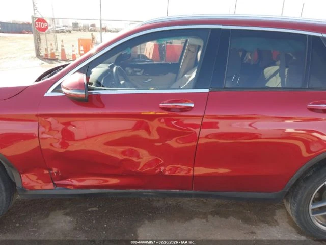 Mercedes-Benz GLC 300 4MATIC* AMG-PACK* BURMESTER* PANORAMA* ПОДГРЕВ* , снимка 6 - Автомобили и джипове - 54241465