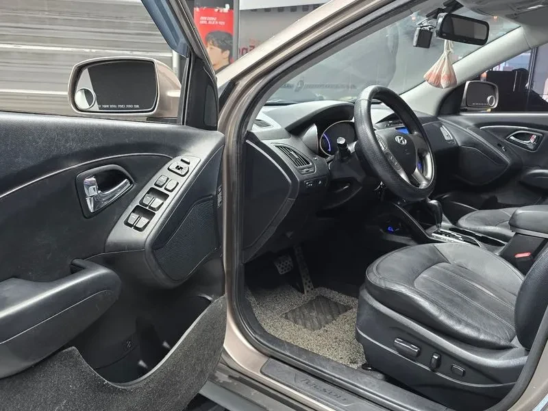 Hyundai Tucson Diesel 2Wd Lx20 Premier, снимка 10 - Автомобили и джипове - 55739911