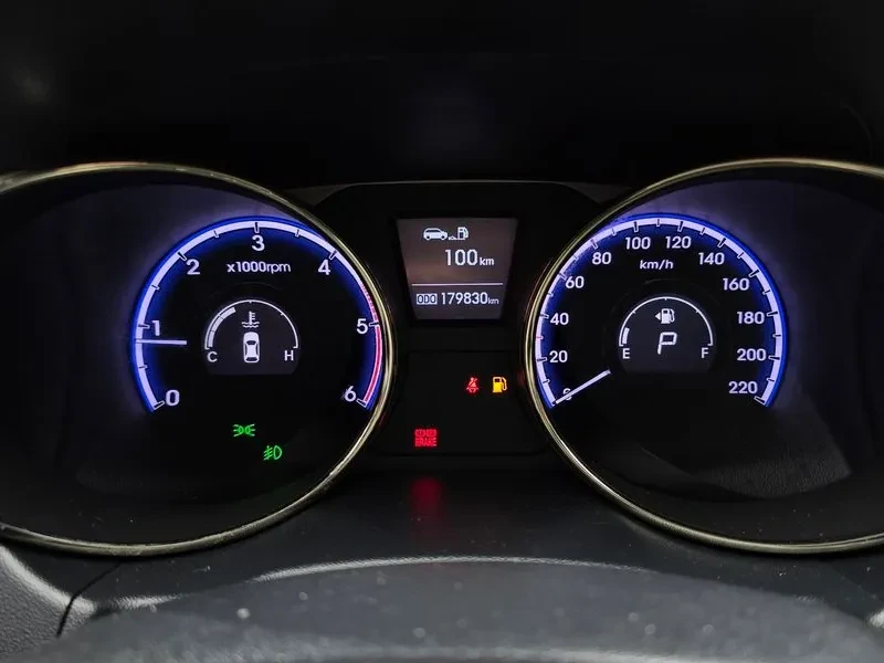 Hyundai Tucson Diesel 2Wd Lx20 Premier, снимка 8 - Автомобили и джипове - 55739911
