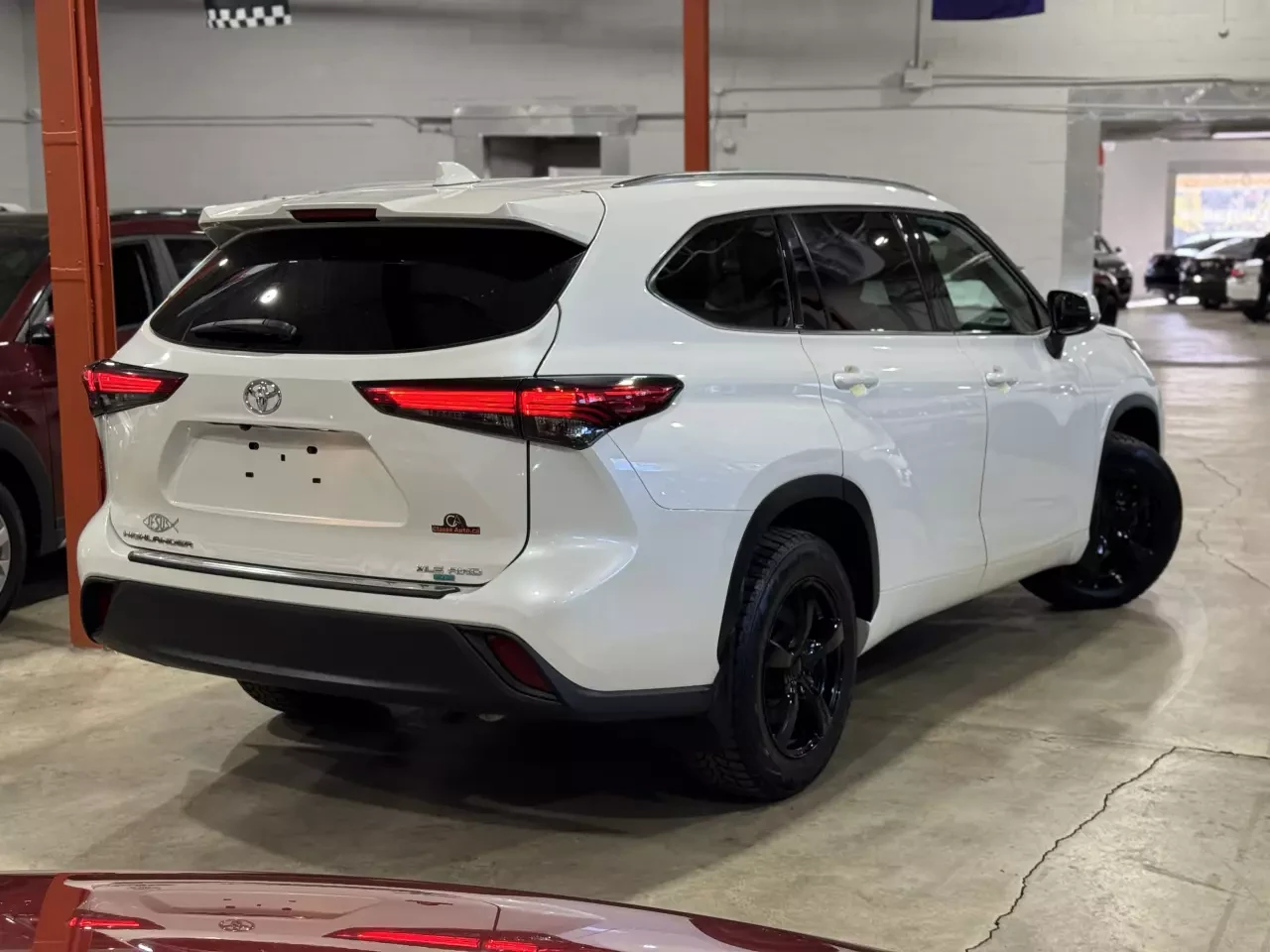 Toyota Highlander 3.5 V6 / XLE / 7 Seats / Carplay - изображение 2