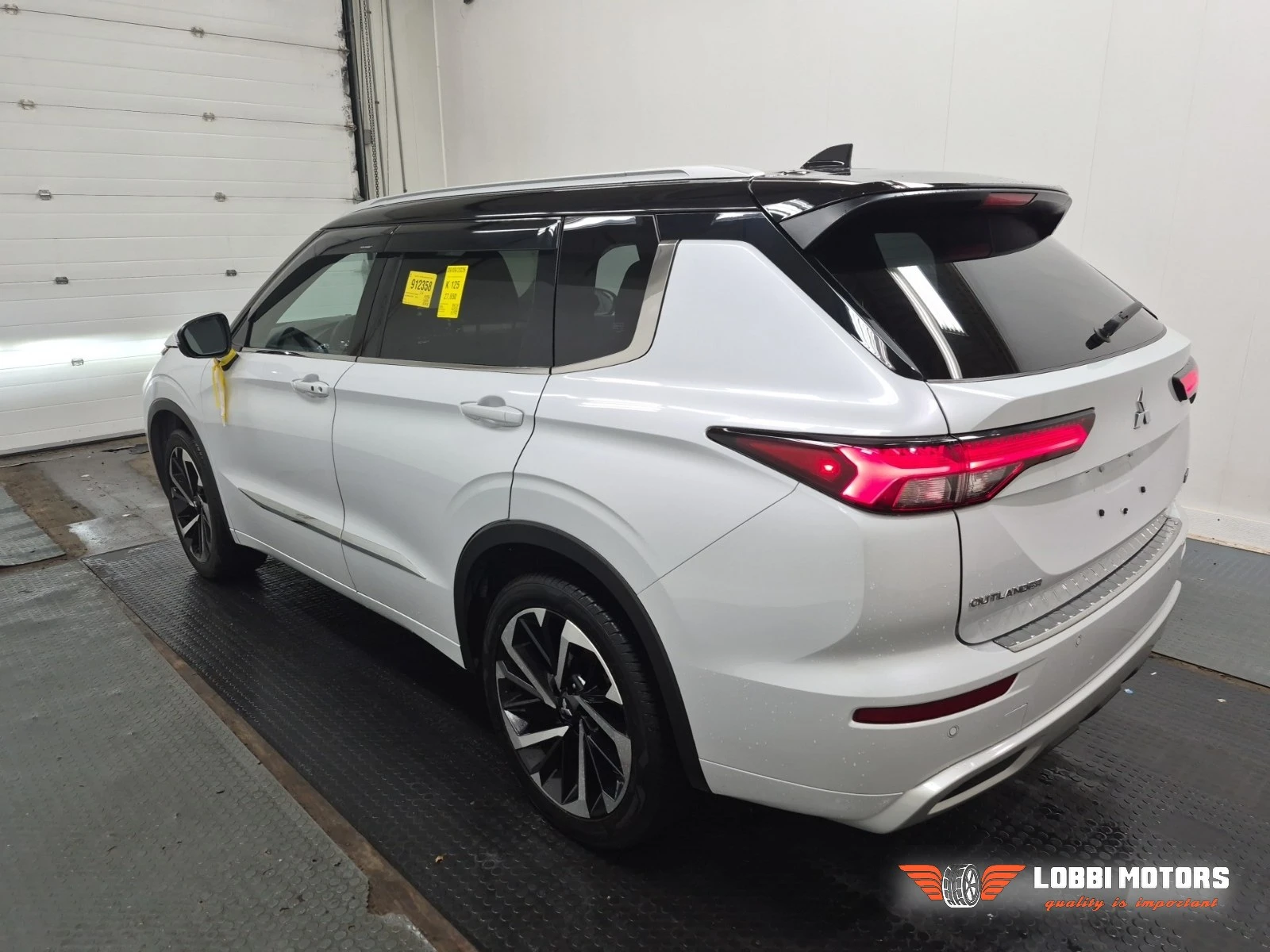 Mitsubishi Outlander, снимка 4 - Автомобили и джипове - 55928994