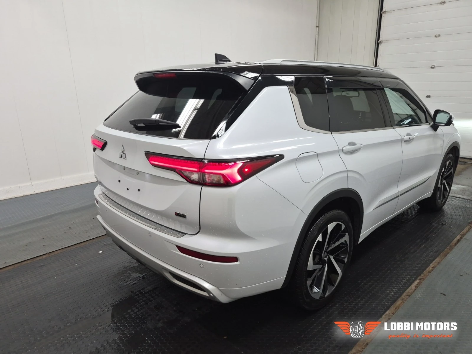 Mitsubishi Outlander, снимка 3 - Автомобили и джипове - 55928994