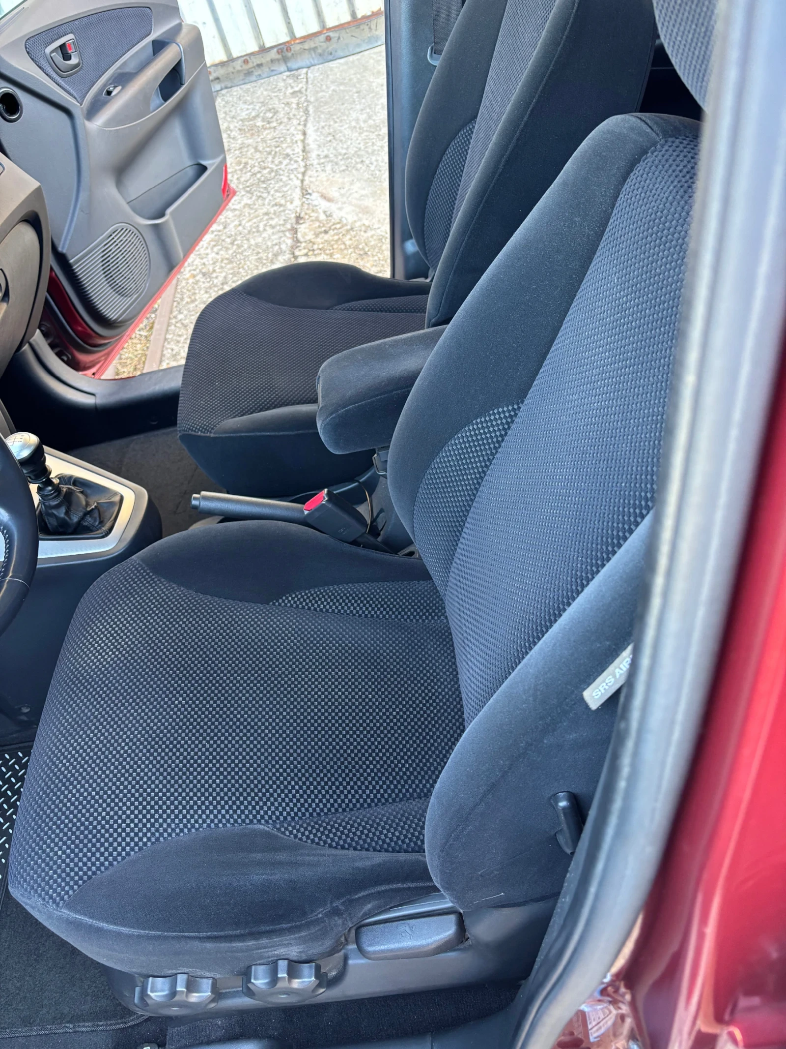 Hyundai Tucson HYUNDAI TUKSON  CRDI 16V  DISEL 141kc, снимка 9 - Автомобили и джипове - 56131350
