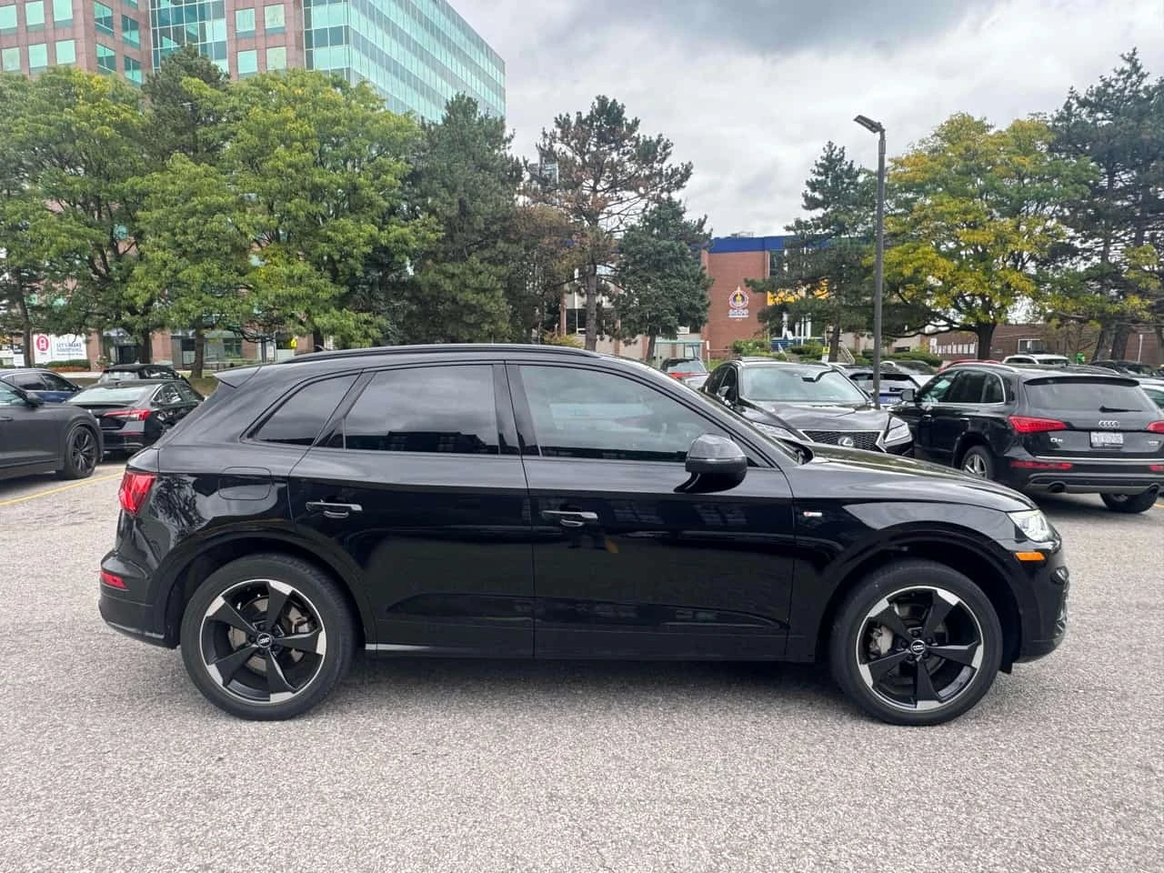Audi Q5 * Technik S-line BLACK OPTIC * DIS* B&O* , снимка 3 - Автомобили и джипове - 56332149