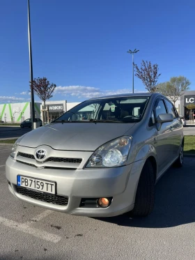 Toyota Corolla verso 2.2 D4D, снимка 1