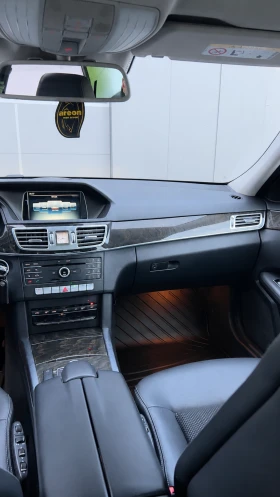 Mercedes-Benz E 220 4MATIC, снимка 11