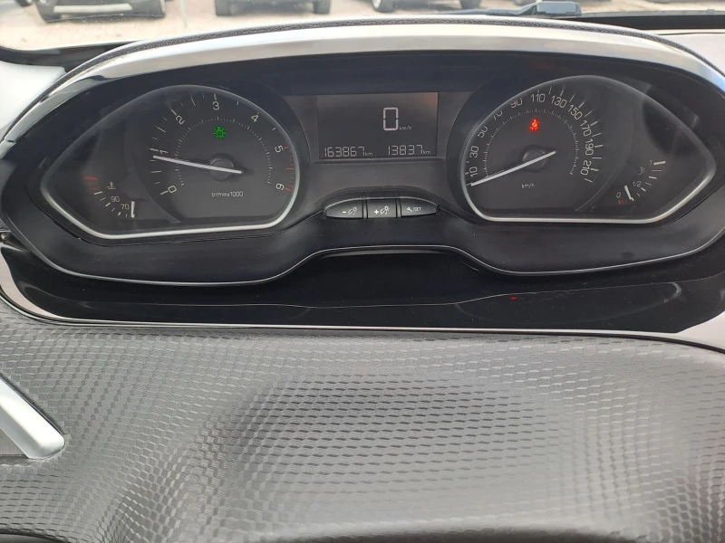 Peugeot 2008 1.5 , снимка 9 - Автомобили и джипове - 52534396