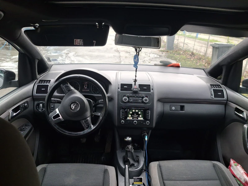 VW Touran, снимка 3 - Автомобили и джипове - 52646697
