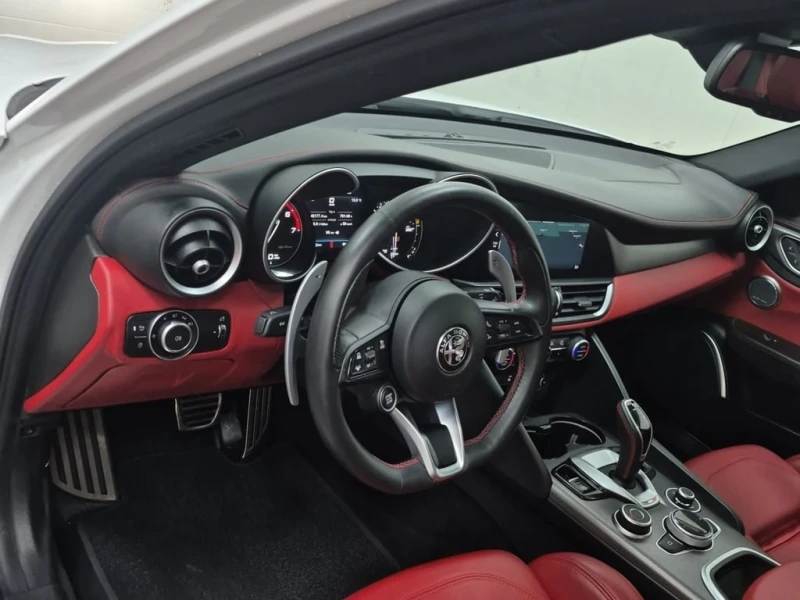 Alfa Romeo Giulia * TI SPORT * CARFAX * , снимка 10 - Автомобили и джипове - 52753728