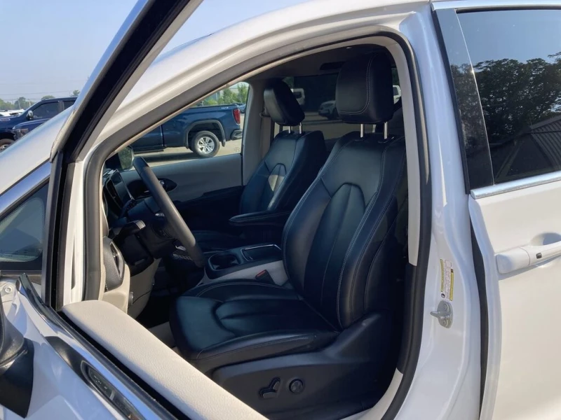 Chrysler Pacifica Touring L * * AWD * * Камера * * Черен Салон * * , снимка 11 - Автомобили и джипове - 53398284