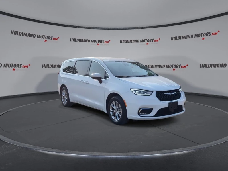 Chrysler Pacifica Touring L * * AWD * * Камера * * Черен Салон * * , снимка 3 - Автомобили и джипове - 53398284