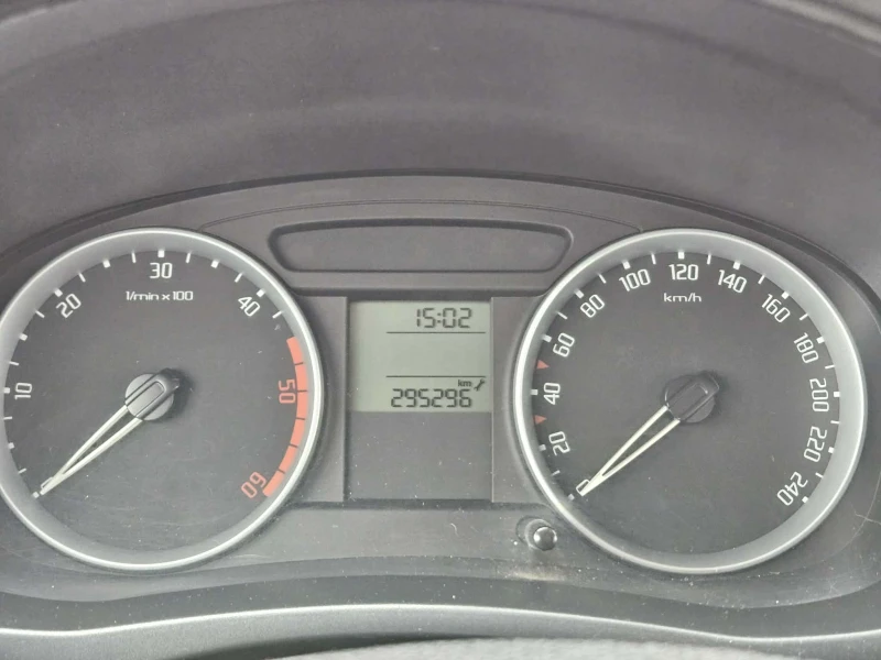 Skoda Fabia, снимка 10 - Автомобили и джипове - 53485182